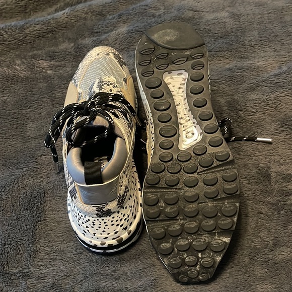 Steve Madden Worn once Like new condition - size 10! - Picture 4 of 5